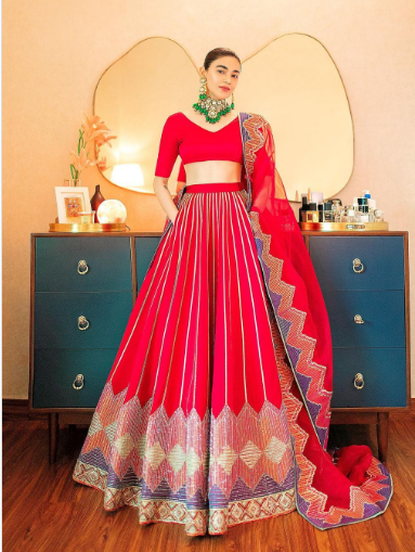 Saheefa Jabbar looks drop-dead gorgeous in a red lehenga