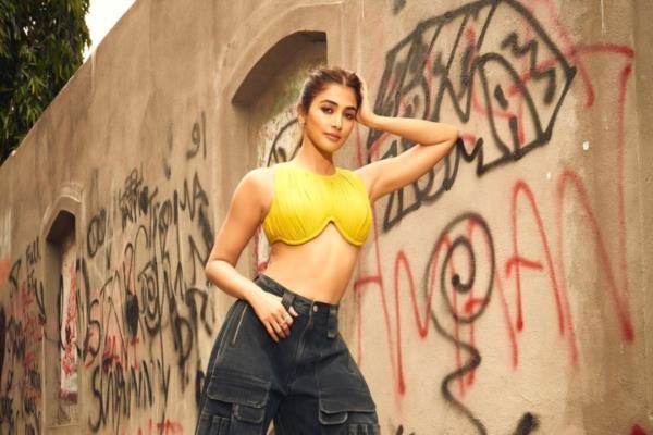 Pooja Hegde Looks Alluring In Yellow And Black Attire