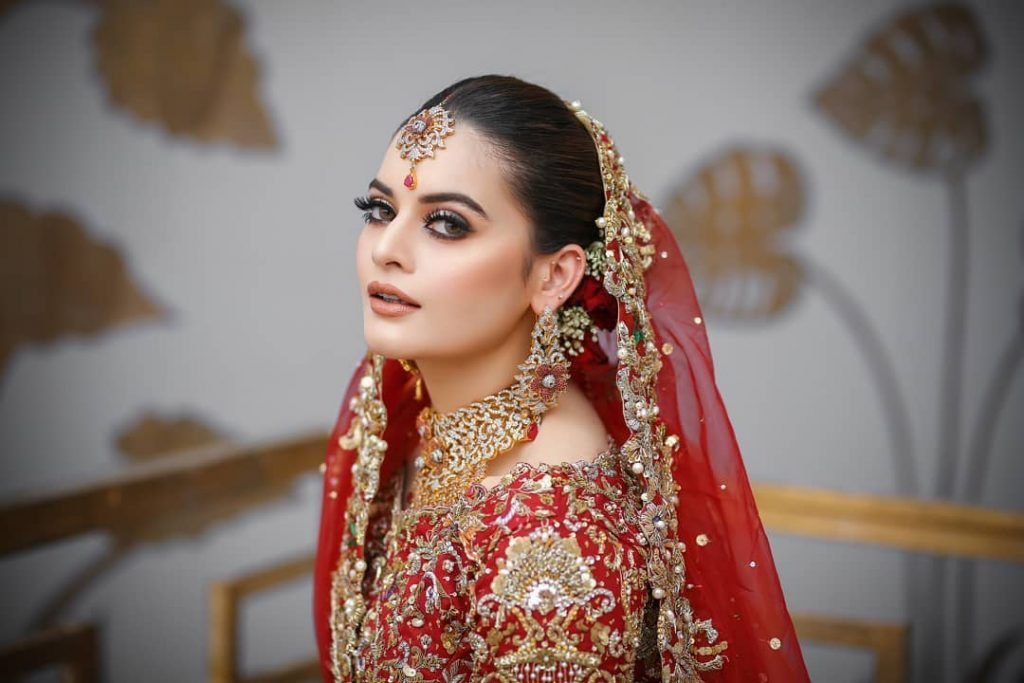 Minal Khan Delights Fans With Her Beauty In Bridal Look