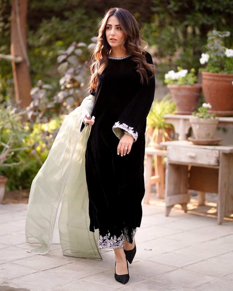 Ushna Shah Stuns in New All-Black Look, Mesmerizes Fans with Charm and Elegance