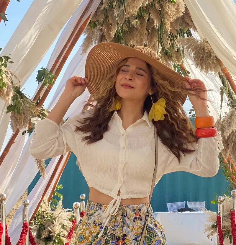Ayesha Omar Shares Sun-Soaked Moments from Coastal Getaway in Karachi